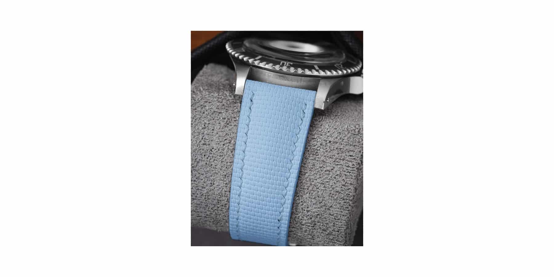 Bracelet Sailcloth bleu sur une montre