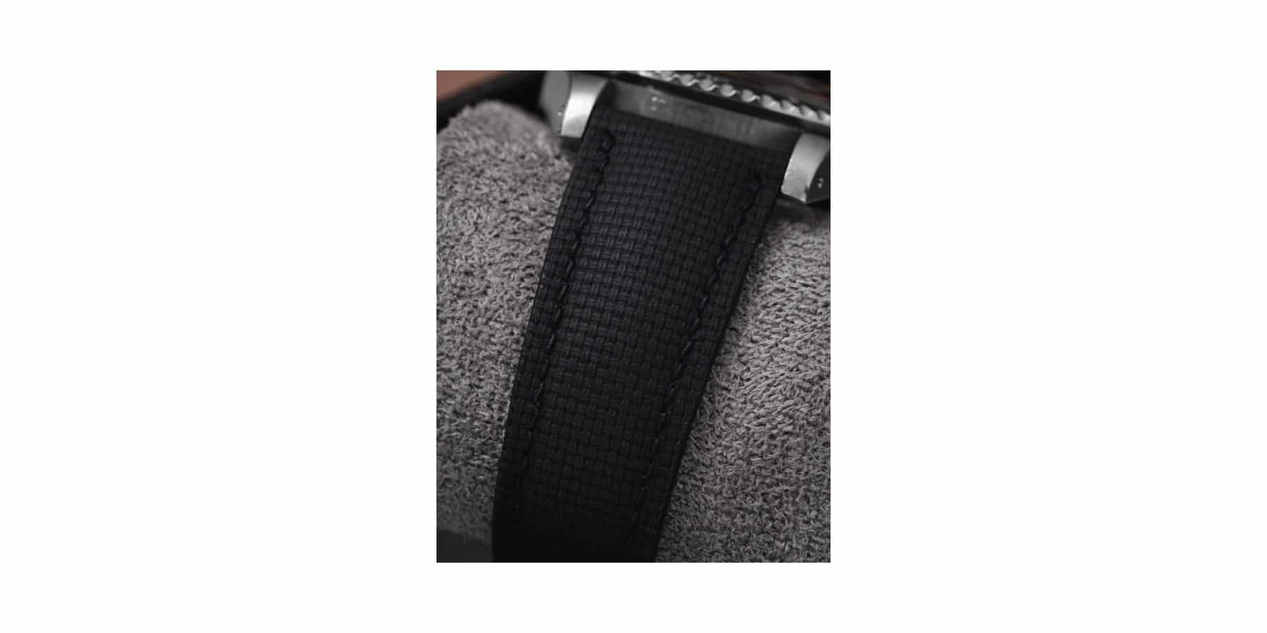 Bracelet Sailcloth noir sur une montre