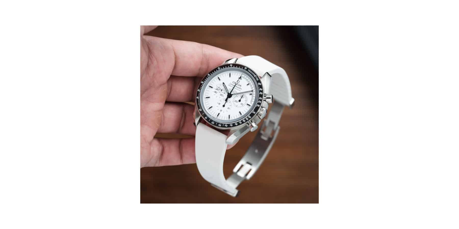 Le bracelet Delugs caoutchouc blanc sur une montre Omega